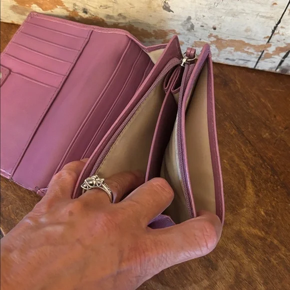 Coach SoHo Pleat Mauve Signature Wallet - Picture 6 of 10